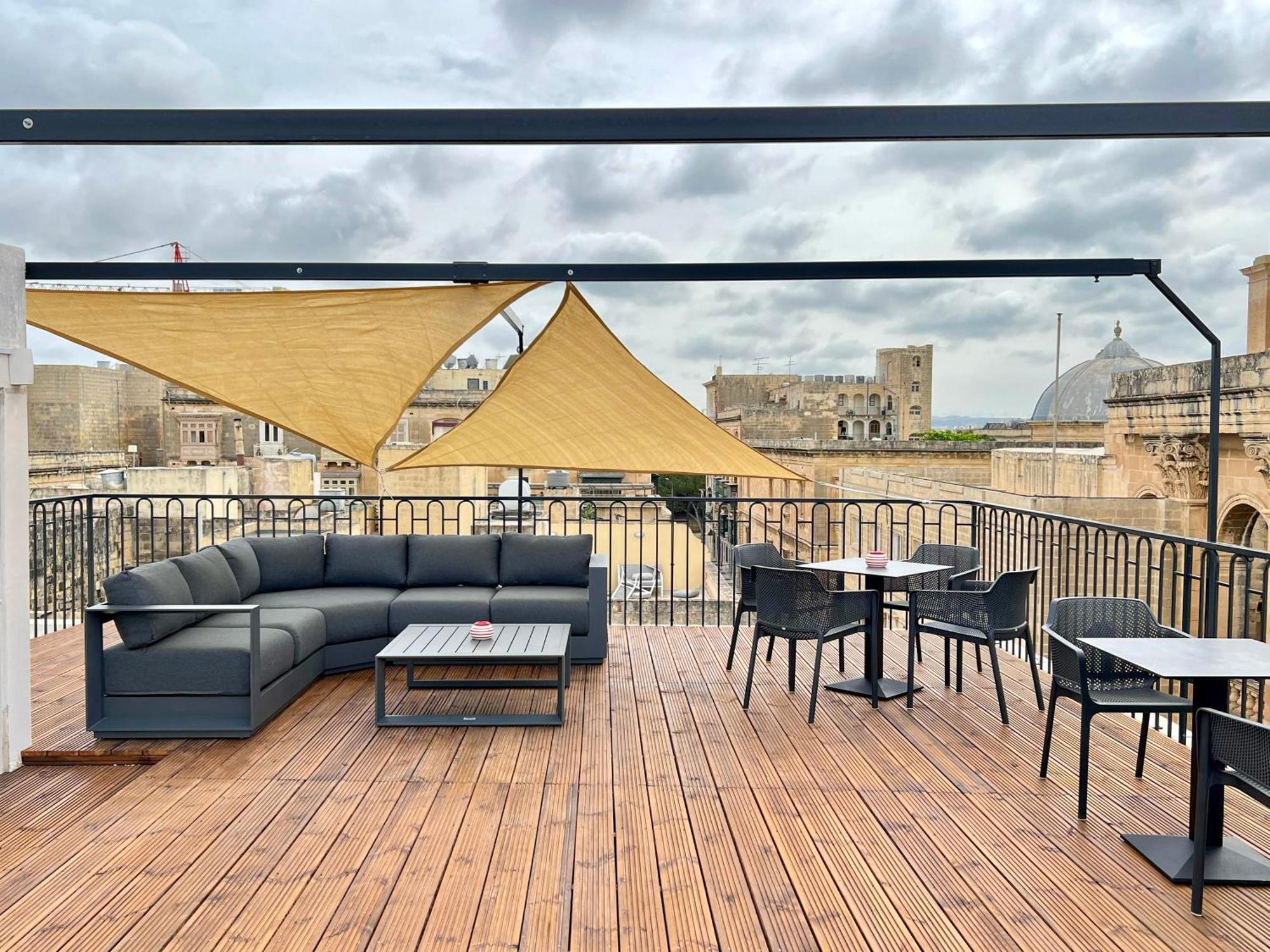 Florette Suite Designer Finish With Stunning Lounge Terrace By Arcobnb Il-Furjana Exteriör bild