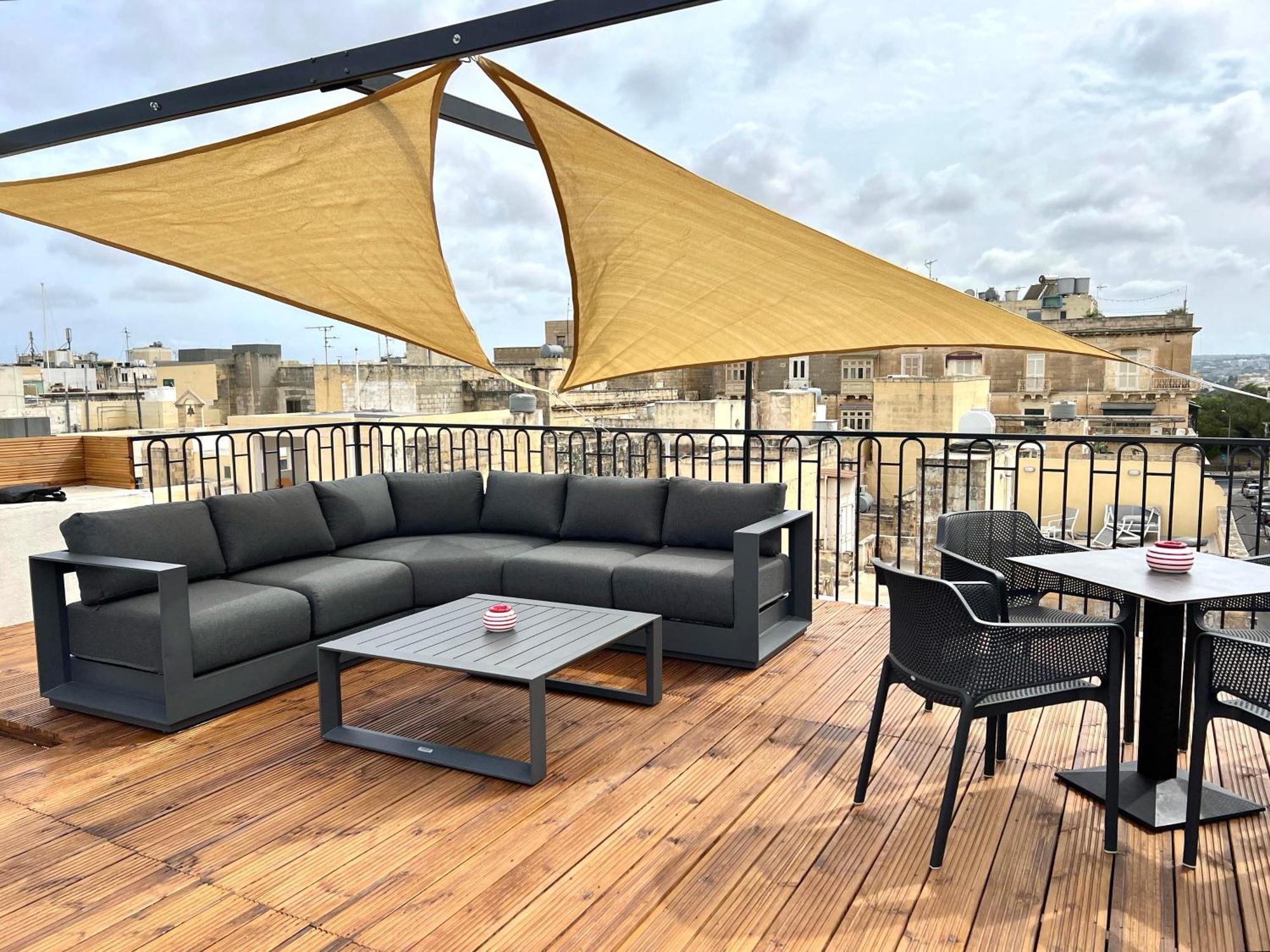 Florette Suite Designer Finish With Stunning Lounge Terrace By Arcobnb Il-Furjana Exteriör bild