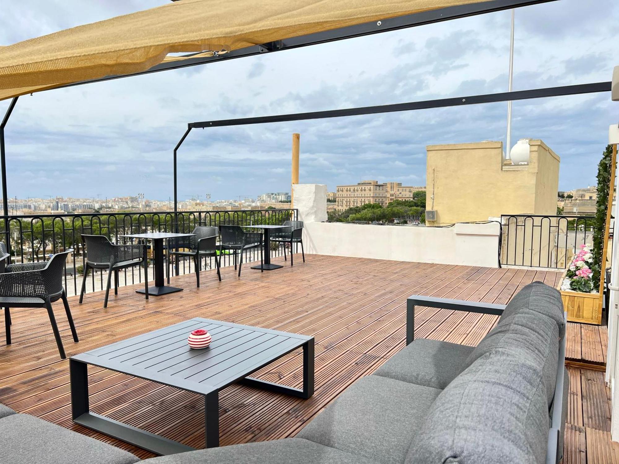 Florette Suite Designer Finish With Stunning Lounge Terrace By Arcobnb Il-Furjana Exteriör bild