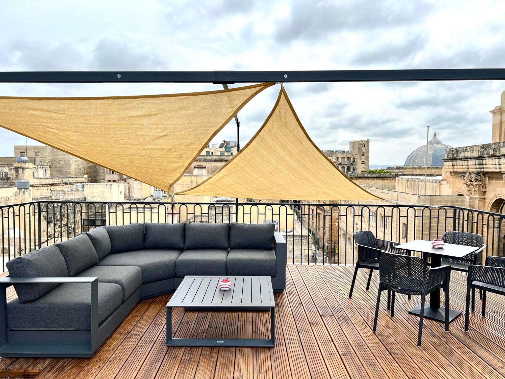 Florette Suite Designer Finish With Stunning Lounge Terrace By Arcobnb Il-Furjana Exteriör bild